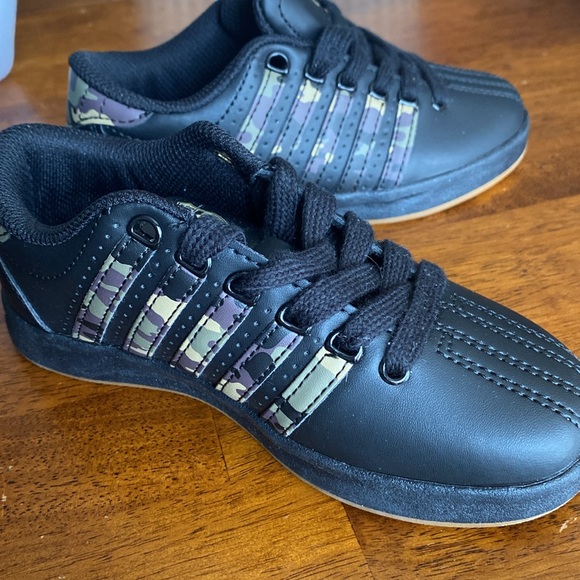 Boys black w camouflage K-Swiss - Picture 2 of 4